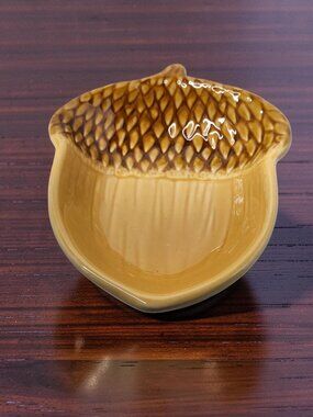 Vintage 1990s Harvest pattern Acorn shaped porcelain serving Bowl